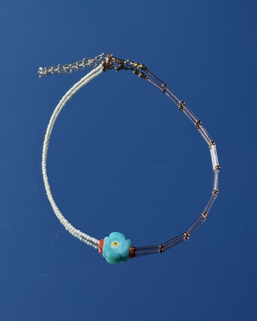 Necklace Contrast